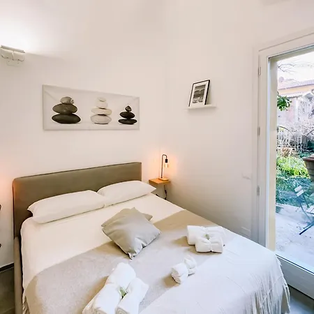 Centro Storico Spina White House Apartment *