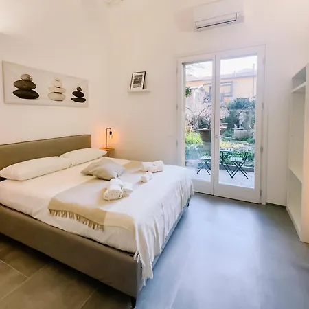 Centro Storico Spina White House Apartment